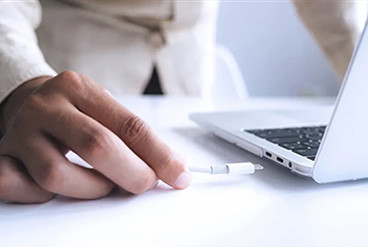 กรณี บริษัท ล่าสุดเกี่ยวกับ อุปกรณ์พกพา USB-C กำลังชาร์จโซลูชัน PoE